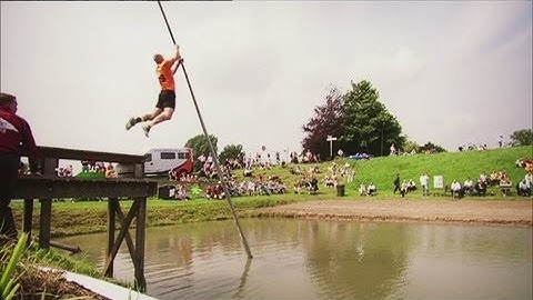 Fierljeppen - Canal vaulting in Holland