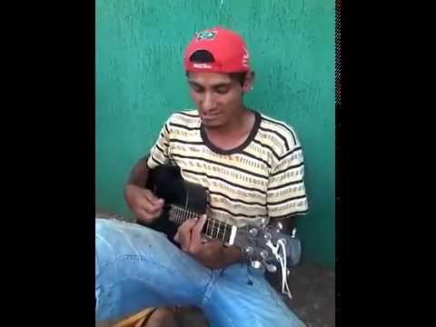 Lo Nascimento   Tatuagem Vdeo sentado na calada