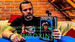 Terminator 2 T-1000 Motorcycle Cop Ultimate Neca Unboxing