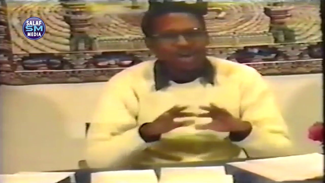 Zasvet tasodifan balkonga yalang‘och holda chiqib ketgan va kameraga tushib qolgan. Porno qirol Julian