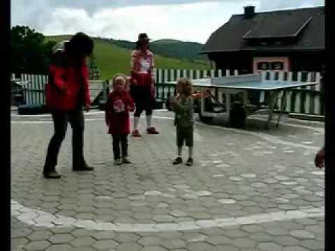 Das rote Pferd - Lori+Lara im Heidihotel Falkertsee Kaernten 2009 07 03