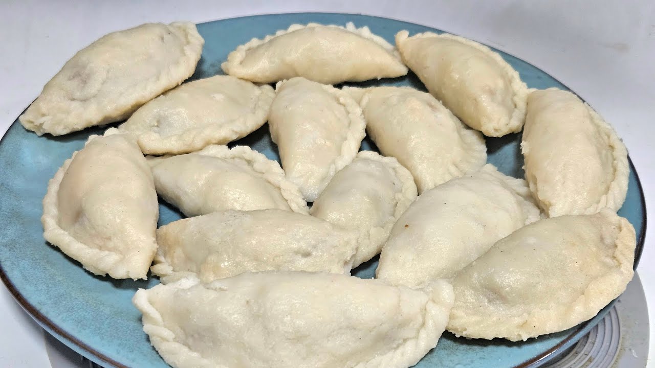 শীতের সিদ্ধ পুলি পিঠা ,খেতে অসাধারণ হয়েছে ,বানাবেন আর  ফ্যামিলি নিয়ে মজা করে খাবেন l