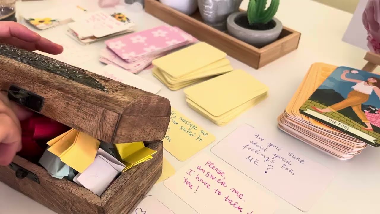 📮Послания за теб от някого за когото мислиш или той те мисли😳💖✨🌚