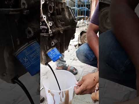 How to engine oil change#Isuzu #service #truck #Isuzu #turbo #diesel #engine