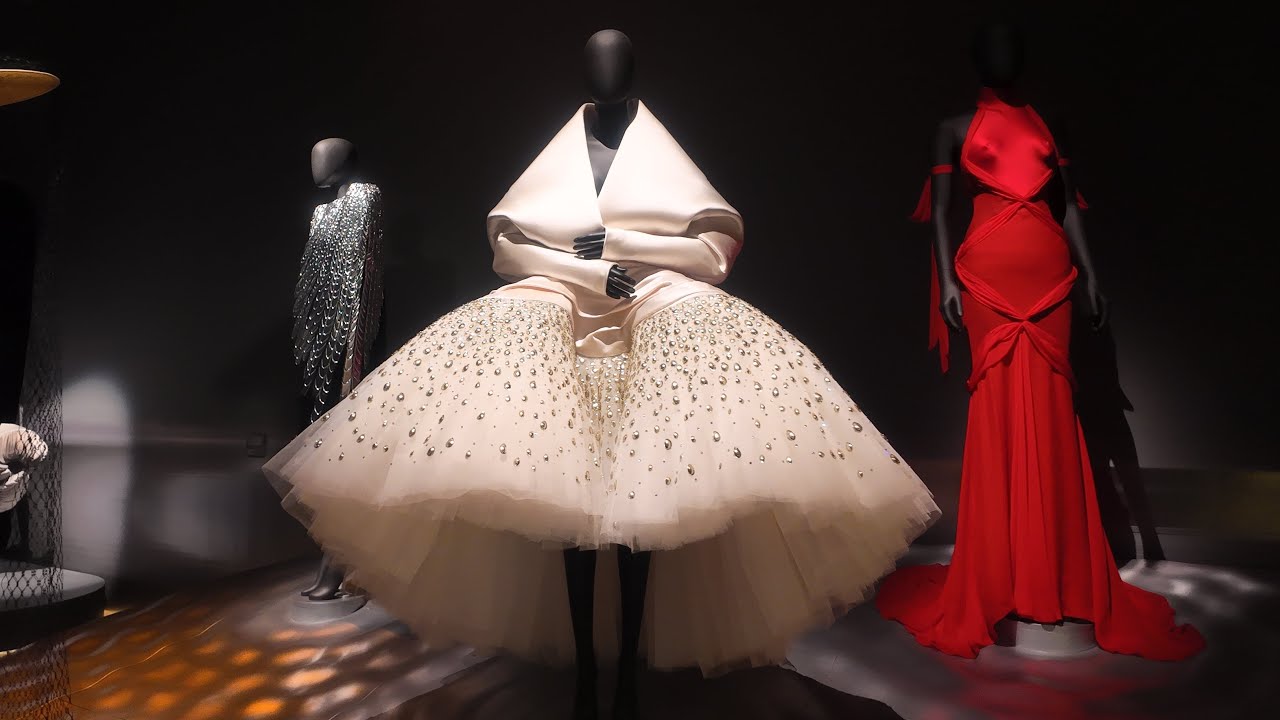 Schiaparelli no V&A: Retrospectiva da Maison em Londres