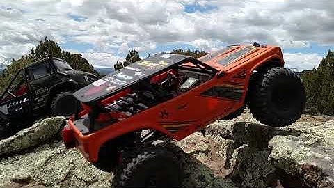 Axial UMG10 and Axial 1.9 Wraith gettin it done!!!