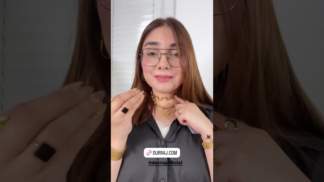 Nishoo Khan reviewing her latest purchase from durraj jewellery