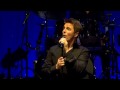Capture de la vidéo John Barrowman-I Made It Trough The Rain -Live