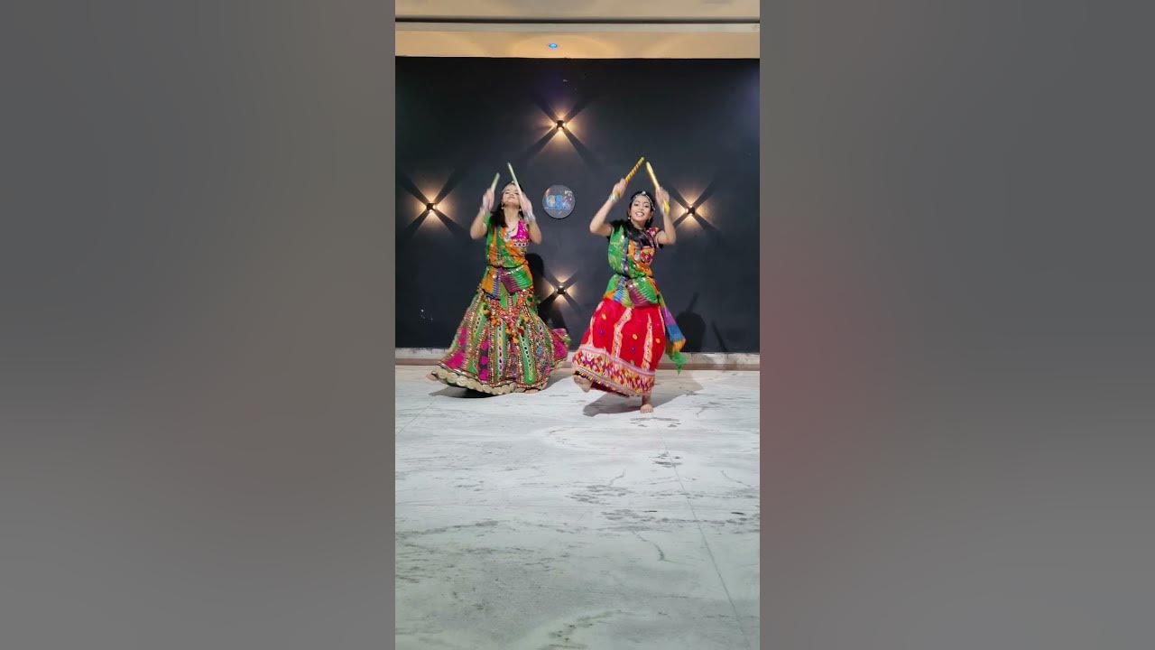 Dandiya Dance Video #dandiya #garba #navaratri #ghoonghat #bollywoodsongs Dandiya Dance Video #dandiya #garba #navaratri #ghoonghat #bollywoodsongs