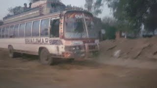 EXPERT DRIVING OF BUS DRIVER SHALIMAR COACH | BUS ON LINK ROAD screenshot 5