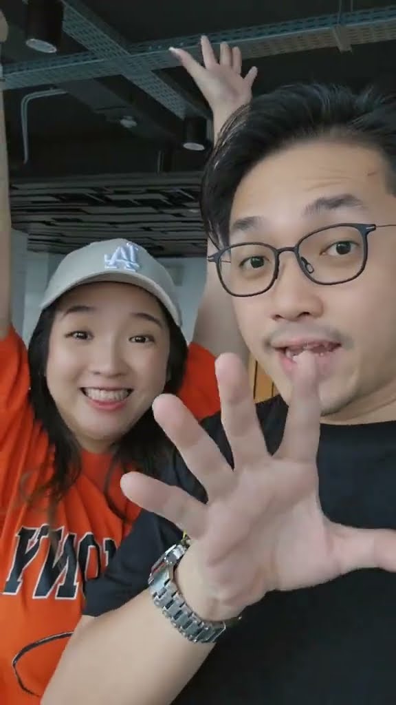 BALAPAN MOTOR SAMA ISTRI!