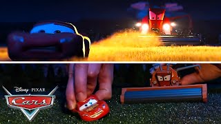 La escena de Mate tumbando al tractor recreada con juguetes | Pixar Cars