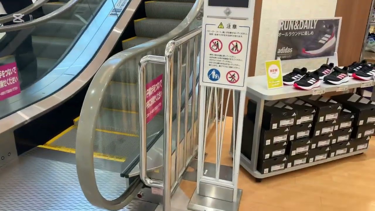 イオンモール三川店のエスカレーター