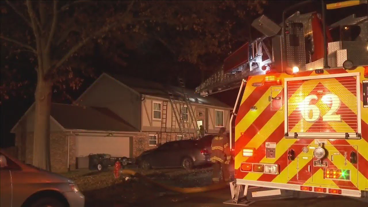 Crews respond to late-night fire in Newburgh - YouTube