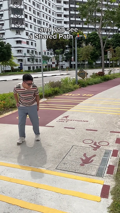 You’re on a walk and you realised… 🚶🚴‍♂️