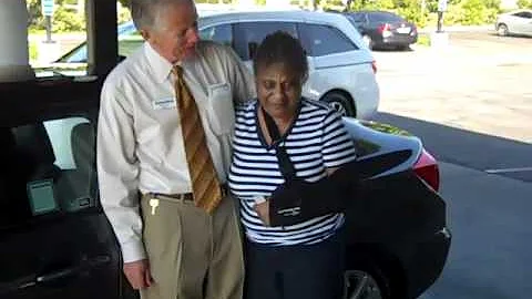 Mike Lees sells Joyce her 2012 Honda Civic at Free...