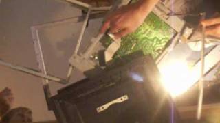 Playing music on a broken LCD screen screenshot 5