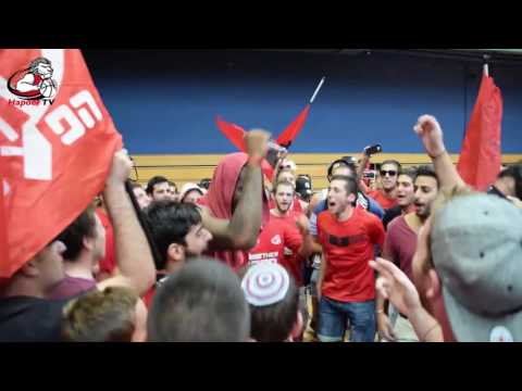 Amar'e Stoudemire Jumps with the Fans at the Open Practice - Hapoel Jerusalem