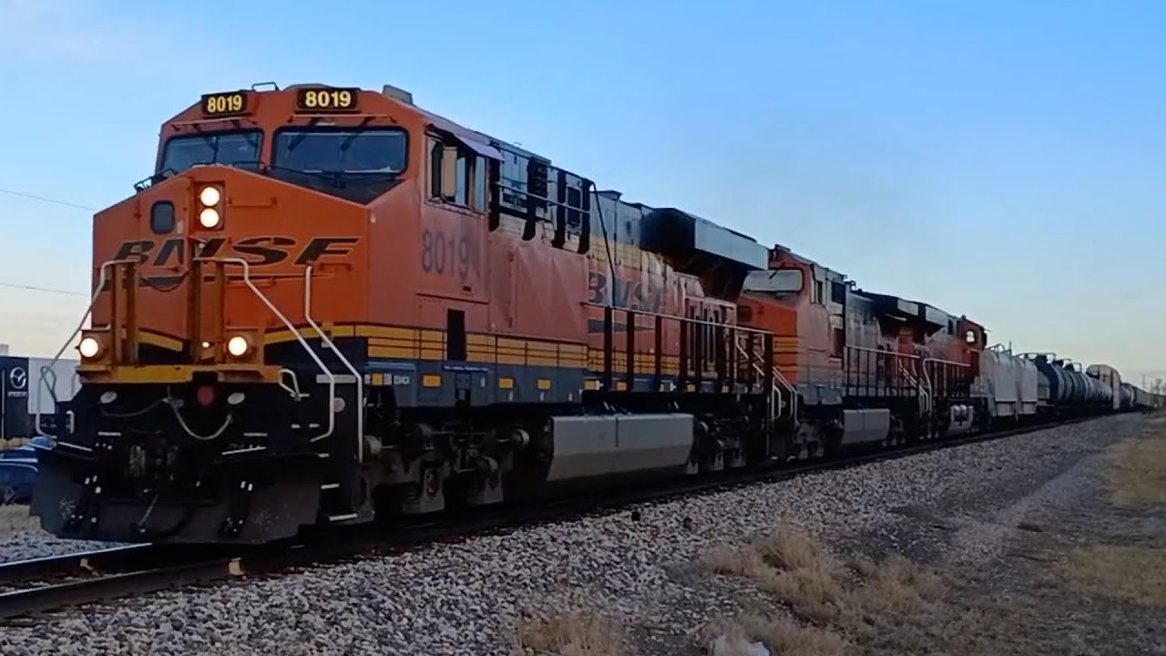 BNSF 8019 Leads the H-DENLAU in Broomfield, CO