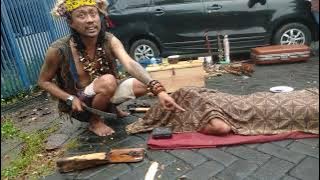 Debus attraction from Kalimantan on the side of Jalan Soekarno, Surabaya City