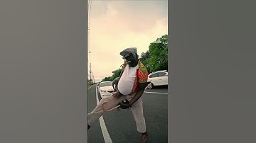 Roadside Dance Duo: Viral Moves & Gratitude in Traffic!