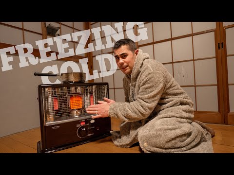 What an Old Japanese House in Winter is Like thumbnail