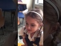 Niña cantando la gloria de Dios / Super voz