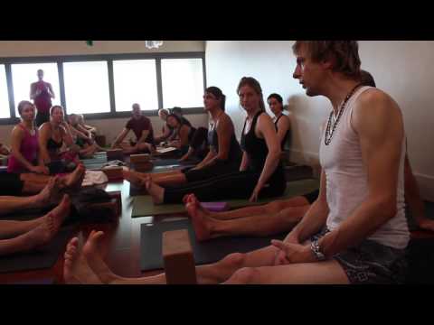 Asana Kitchen: I hate forward bending, what should I do? with David Garrigues