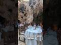 Cenar bajo las estrellas… dentro de una cueva