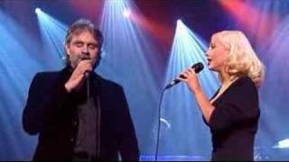 Andrea Bocelli & Christina Aguilera "Somos Novios" on stage chords
