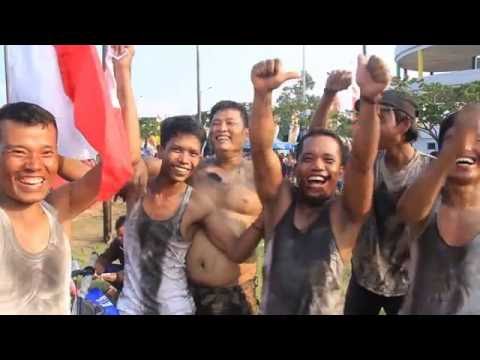 Panjat Pinang di Pantai Carnaval Ancol - YouTube Panjat Pinang di Pantai Carnaval Ancol - YouTube