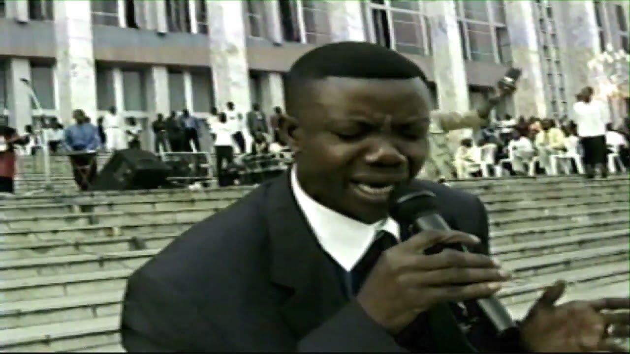 FR MATOU SAMUEL   -  AUX PALAIS DU PEUPLE