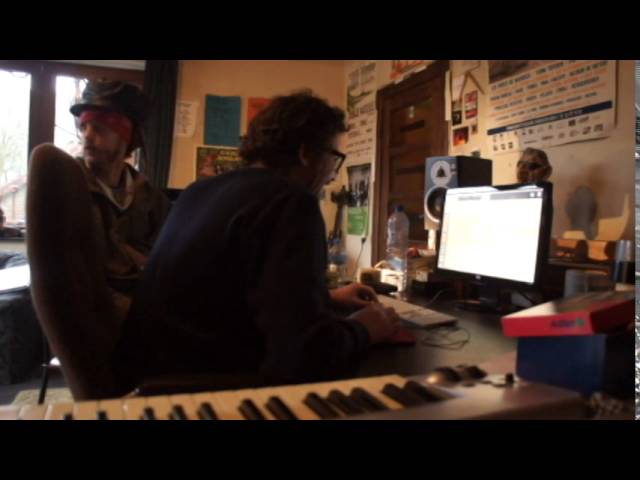 ATOMIC SPLIFF - PRESENTATION DE L'ALBUM RAS ATTACK auf YouTube ansehen ATOMIC SPLIFF - PRESENTATION DE L'ALBUM RAS ATTACK auf YouTube ansehen