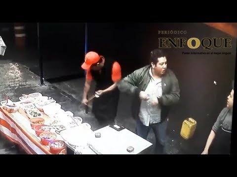 Balean a empleado de molotes en la colonia La Libertad Puebla