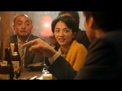 【日本CM】滿島光在屋台豪氣地和中年男人乾杯真女漢子是也