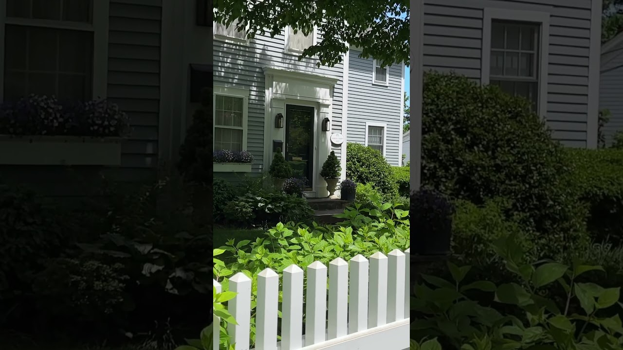 A quick glimpse of a few antique homes in Essex, CT  
