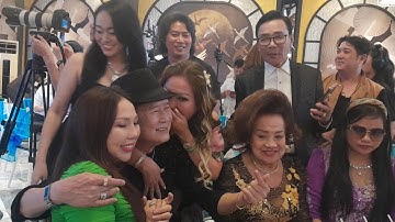 Panorama van Bich Phuong die de verjaardag van muzikant Thai Hung bijwoont