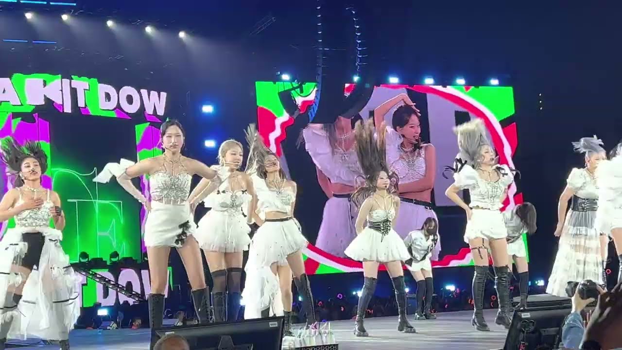 Twice - Turn it up - LA Encore - youtube