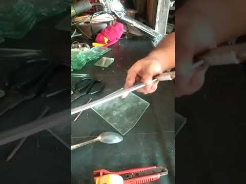 Video: Bisakah Anda memotong kaca plexiglass dengan gergaji meja?