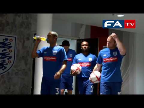 FATV Exclusive Tunnel Cam - Behind the scenes video of England's 4-0 win over Bulgaria. England made the perfect start to their European Championship qualification campaign on Friday evening, when a Jerman Defoe hat-trick and an Adam Johnson strike proved enough to see off a stubborn Bulgaria team at Wembley.