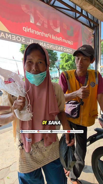 This mother got a cellphone... but it was mixed with the junk in a sack 🥹#Purwokerto #ngapak # #l...