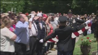 Hundreds attend funeral for veteran with no known relatives