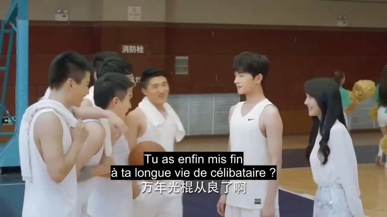 C‘est ma petite amie 😍 Xiao nai présente Weiwei à son ami.