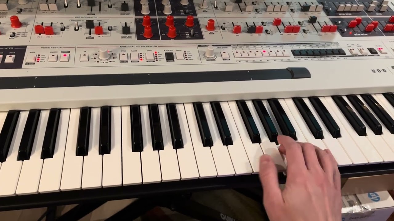 Yazoo “Don't Go” riff on the UDO Super Gemini - YouTube