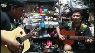 sedang latihan gitar,kalo km suka musik sini berteman di wA 081808276386