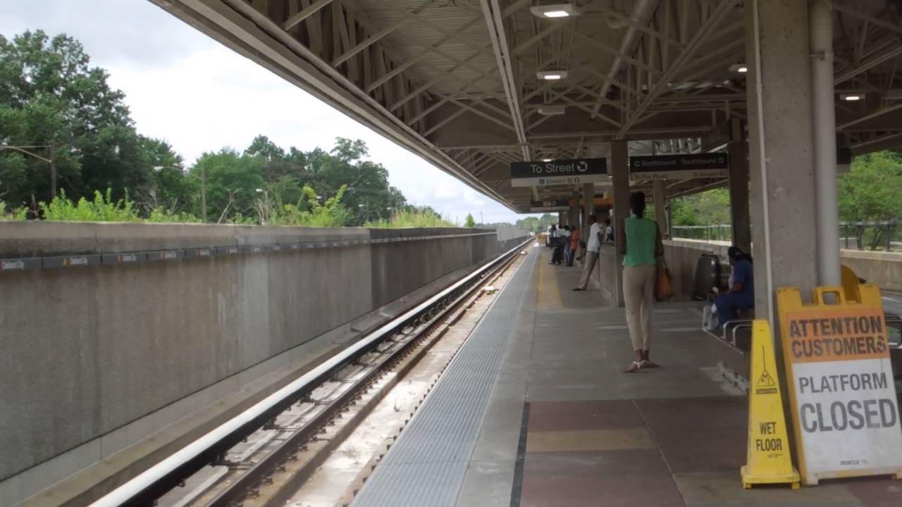 MARTA: Airport-bound Red Line and Doraville bound Gold Line trains at Oakland City (07/28/16)
