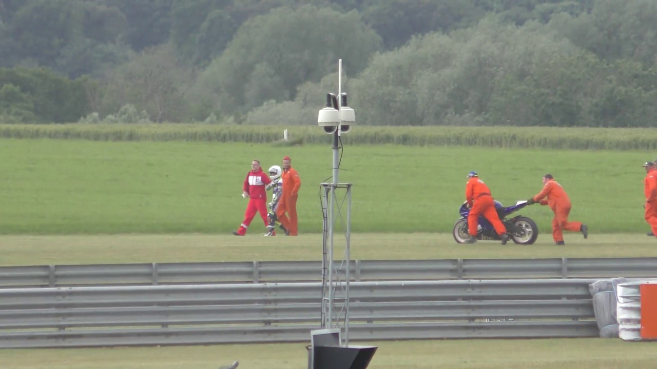 good Riders Hurt in crash Superstock 600 race at BSB British Super Bike