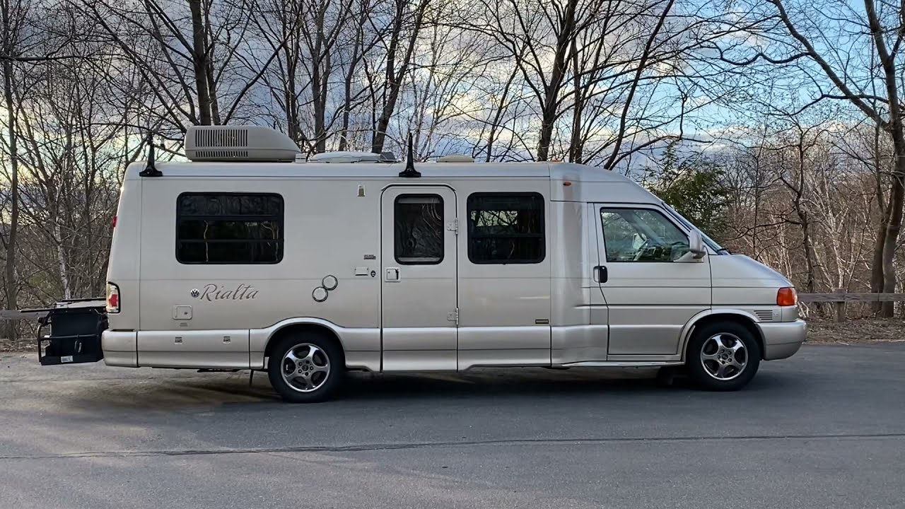 2004 Winnebago Rialta 22QD Gold Edition with only 33K miles SOLD