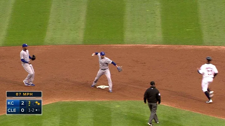 KC@CLE: Vargas induces inning-ending double play