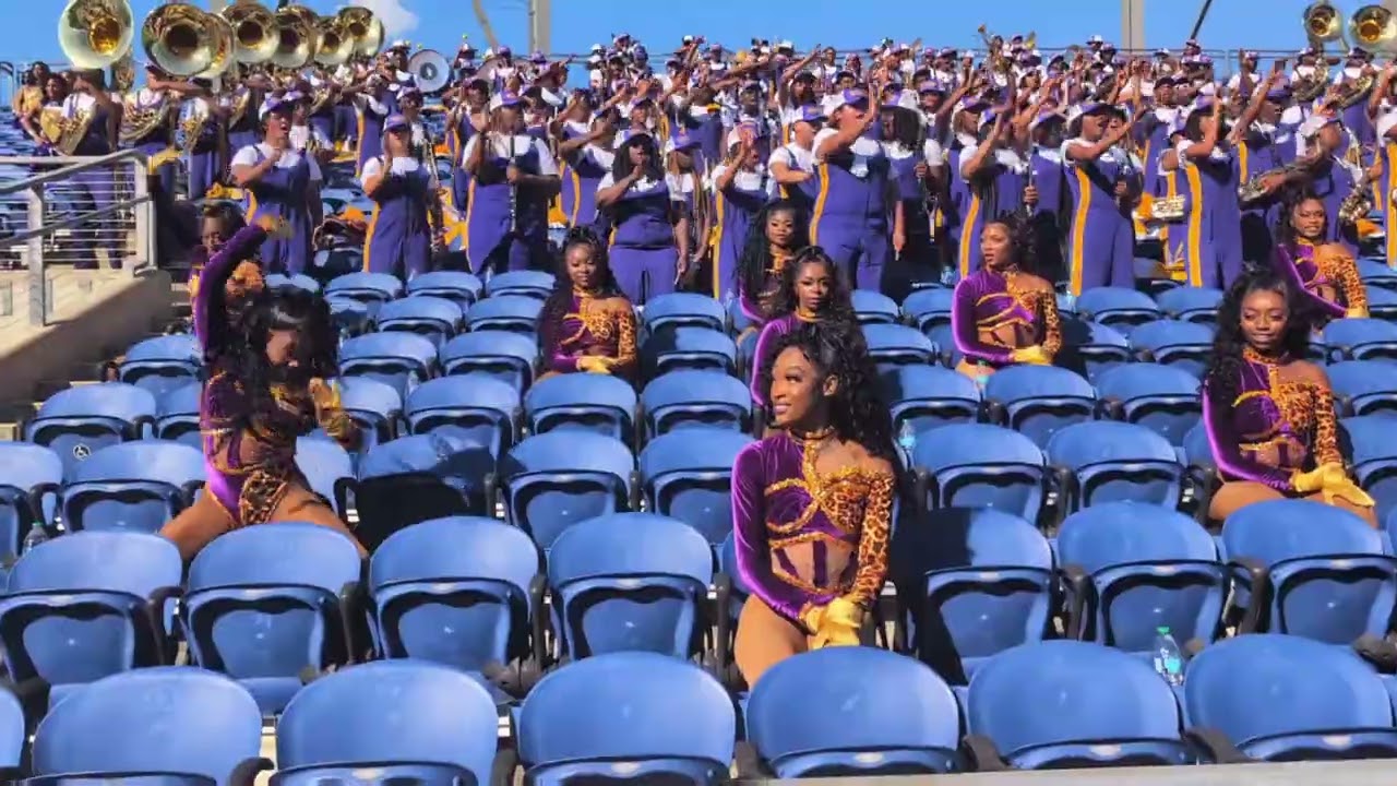 "Neck" / GOLDEN STARS / vs. Virgina Union University / Black College Football Classic